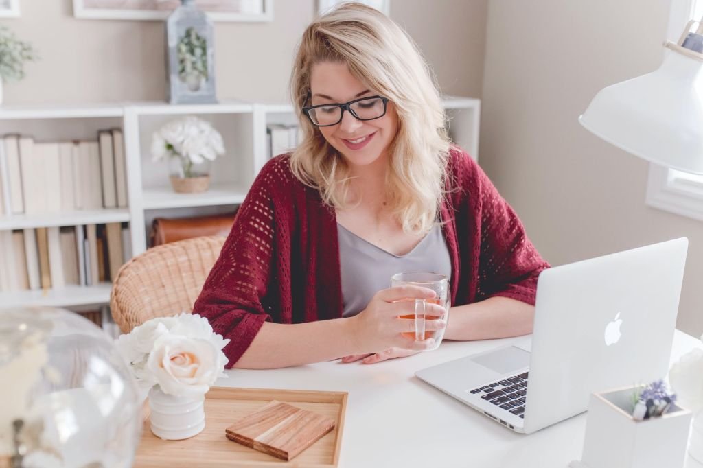 تواصل معنا لتتعرف على كيفية عمل<span> Souklhad.com